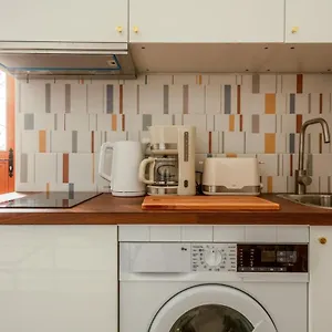 charming-studio-in-the-bastille-neighbourhoodwelkeys.fr-paris.fr/